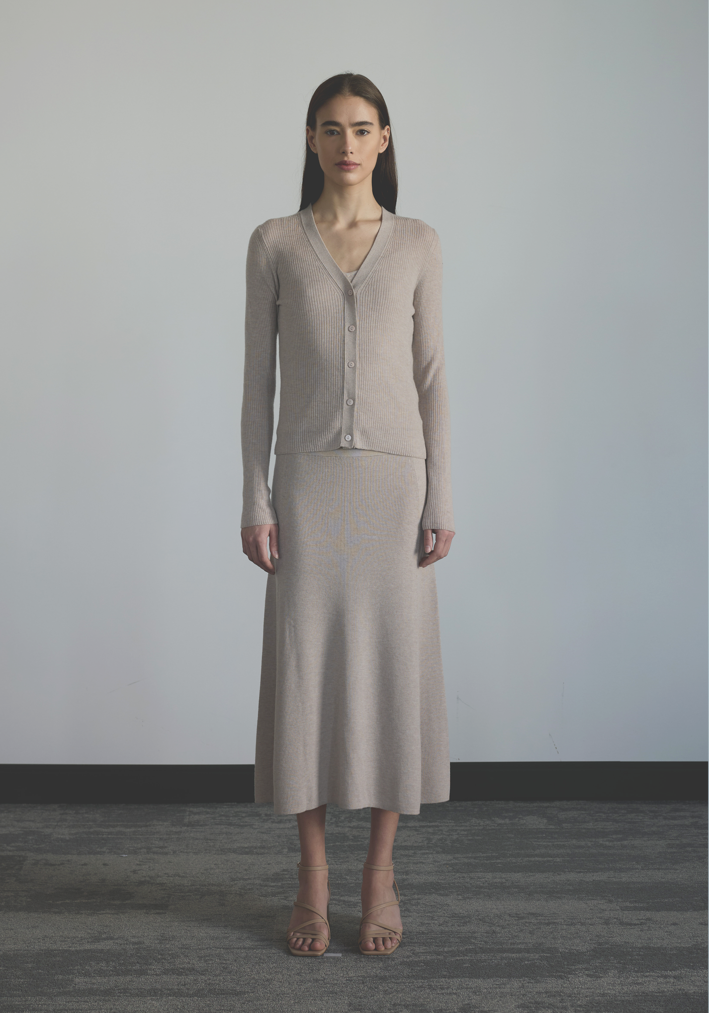 Women’s fine rib cashmere V-neck cardigan with tonal button closure