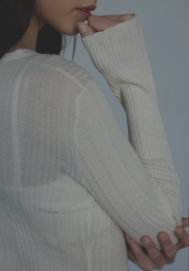 Sleeve detail on women’s lightweight rib cashmere knit