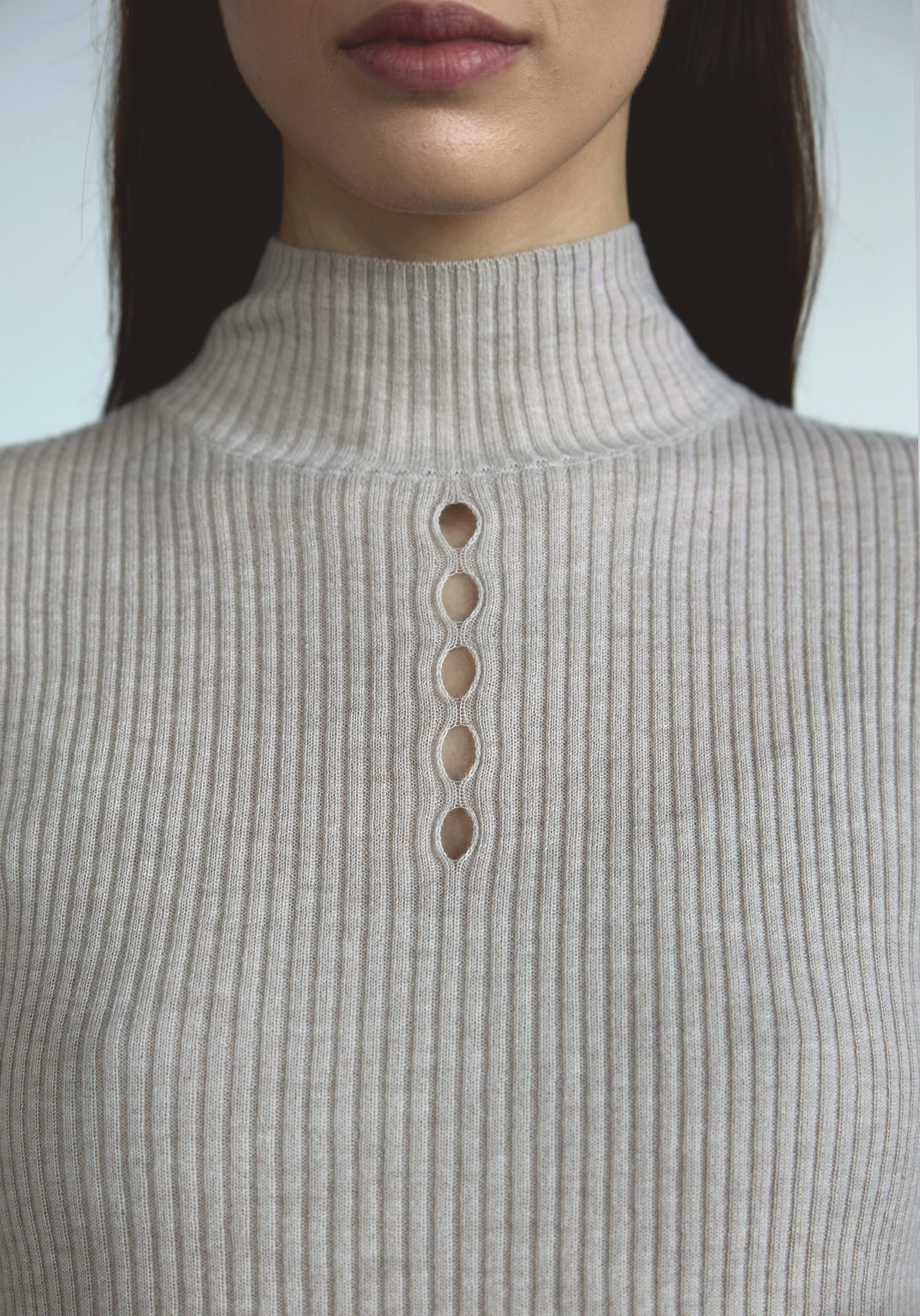 Mock neckline detail on women’s fine rib cashmere top