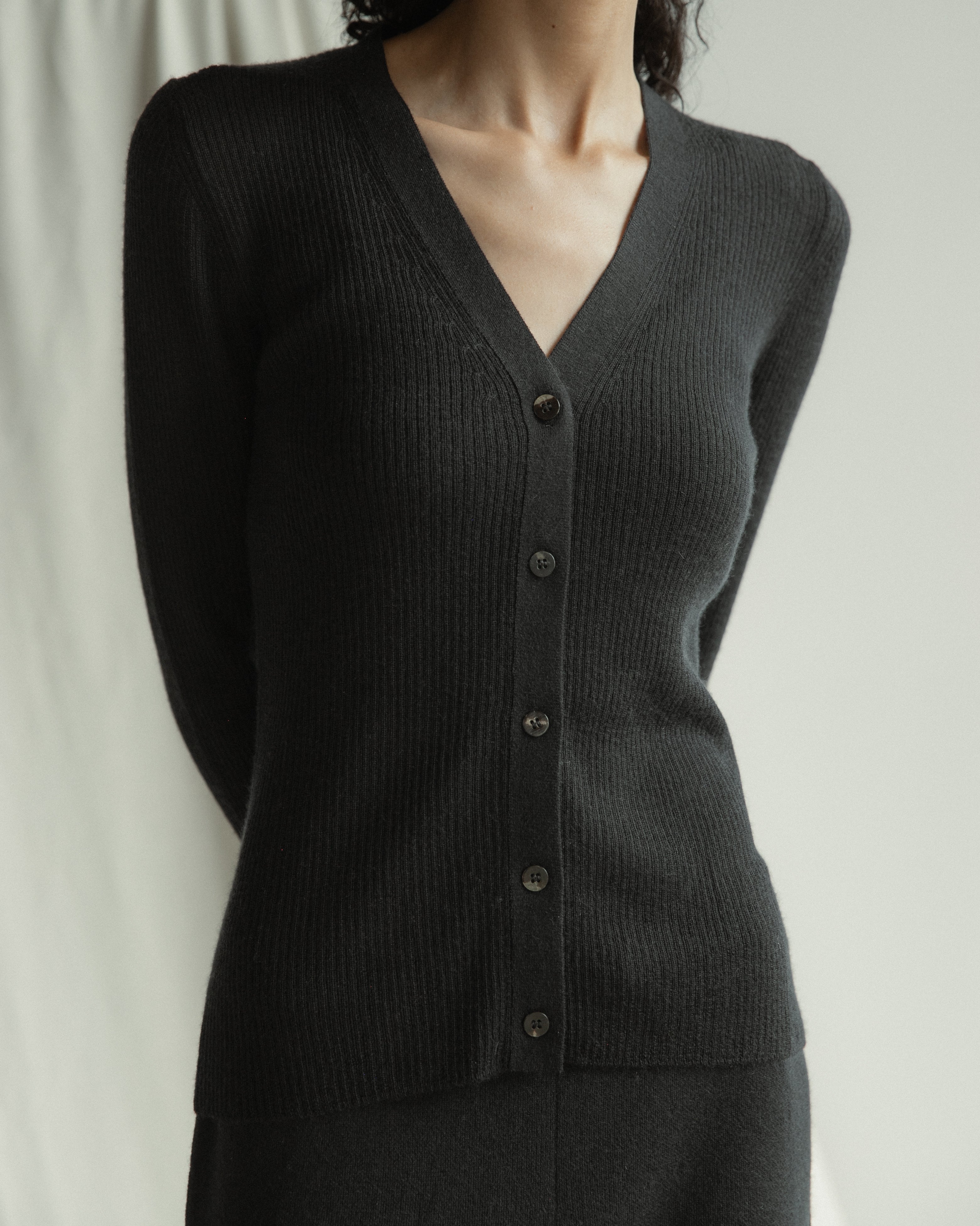 Linea V-Neck Cashmere Cardigan Mysto Cashmere