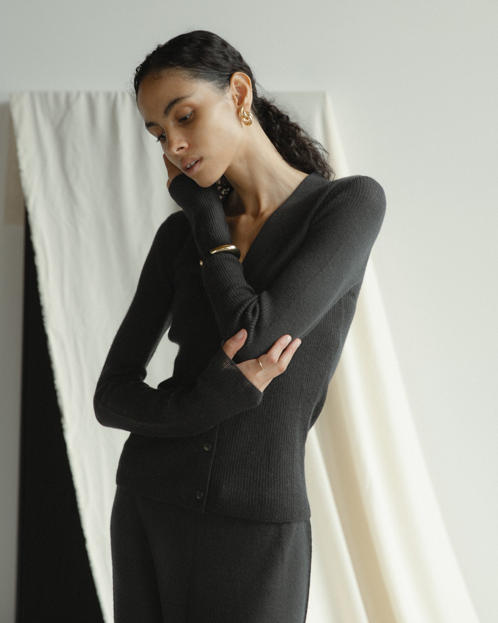 Linea V-Neck Cashmere Cardigan Mysto Cashmere