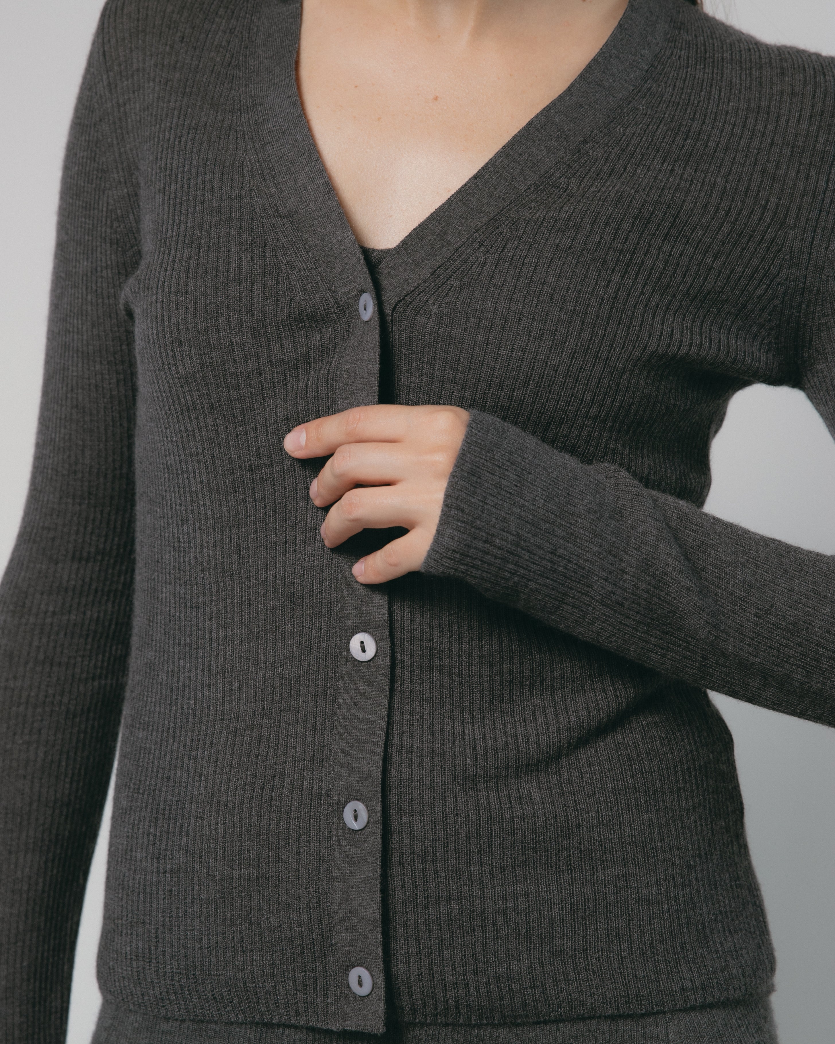 Linea V-Neck Cashmere Cardigan Mysto Cashmere
